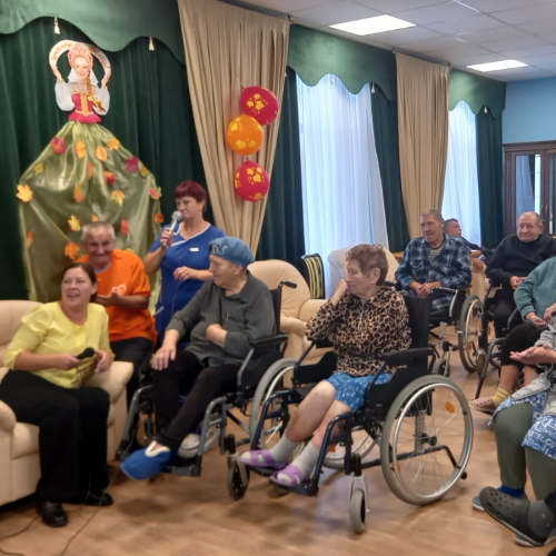  В нашем пансионате прошло мероприятие для любителей попеть в караоке. Проживающие пели задорные старинные песни, они не только провели время в приятной обстановке, но и продемонстрировали свои вокальные данные. Досуг подарил проживающим радость и хорошее настроение.