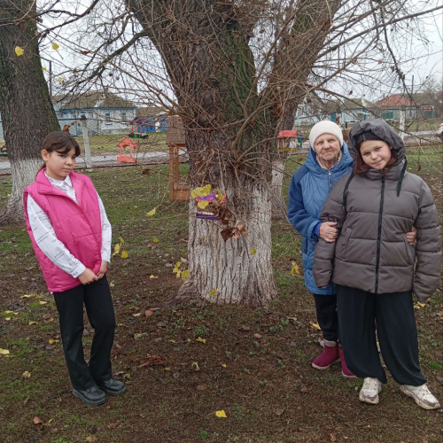 Ежегодно 12 ноября в России отмечается народный праздник -Синичкин день.